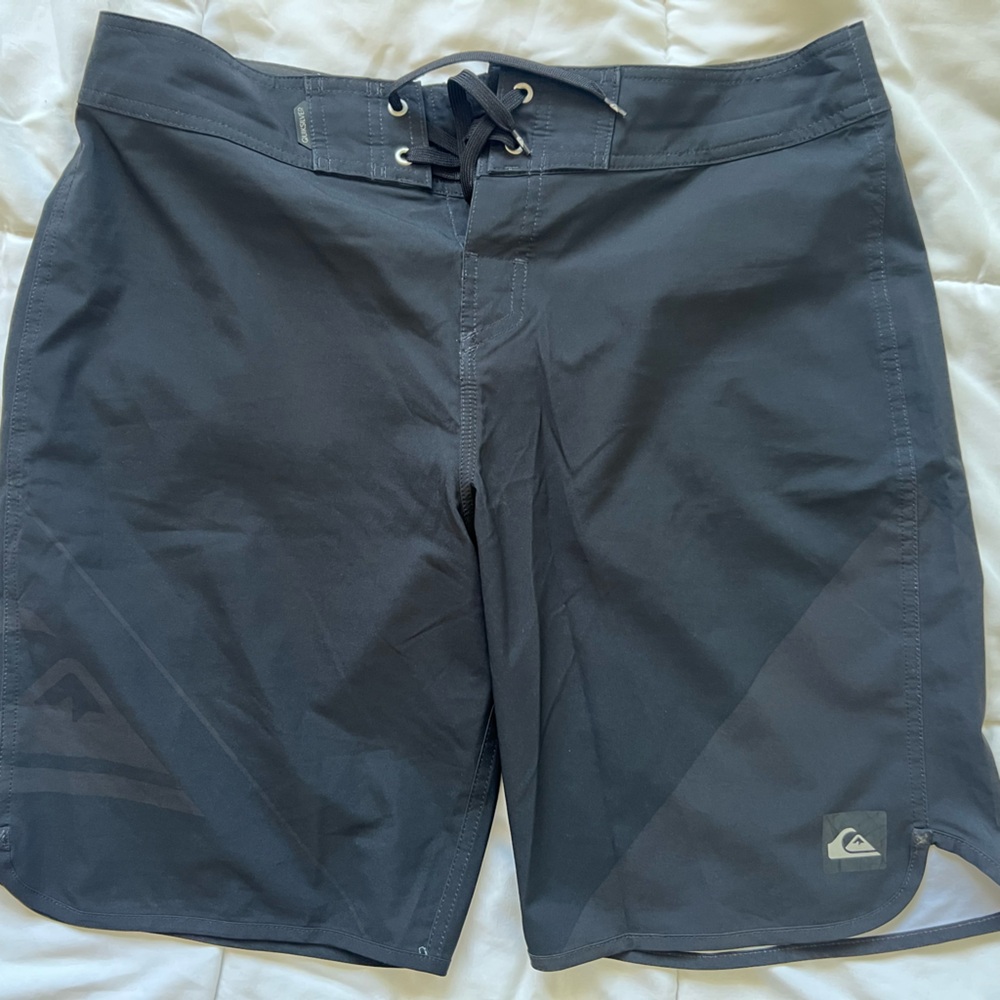 Quiksilver Men’s Boardshorts Size 34
